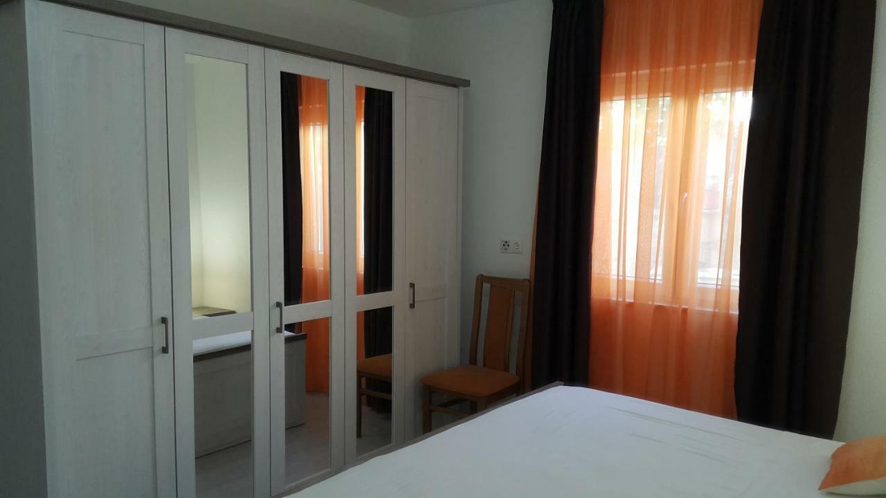 Apartments Anaivana Trogir Bagian luar foto